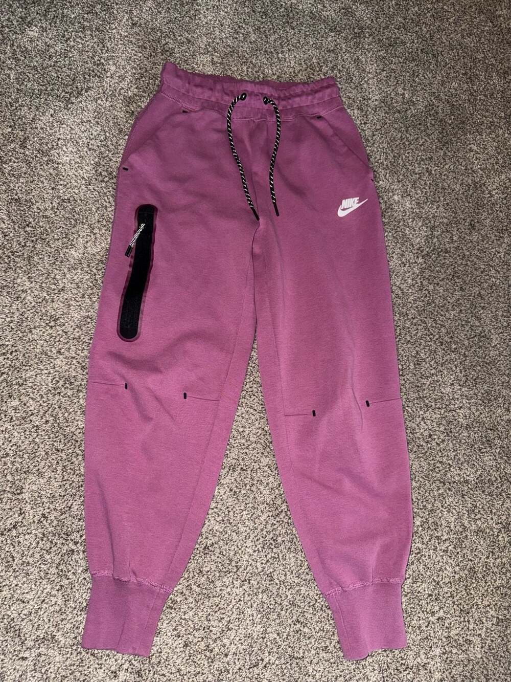Women's Nike Sportswear Tech Fleece Jogger Pants in Light Bordeaux, Size XS